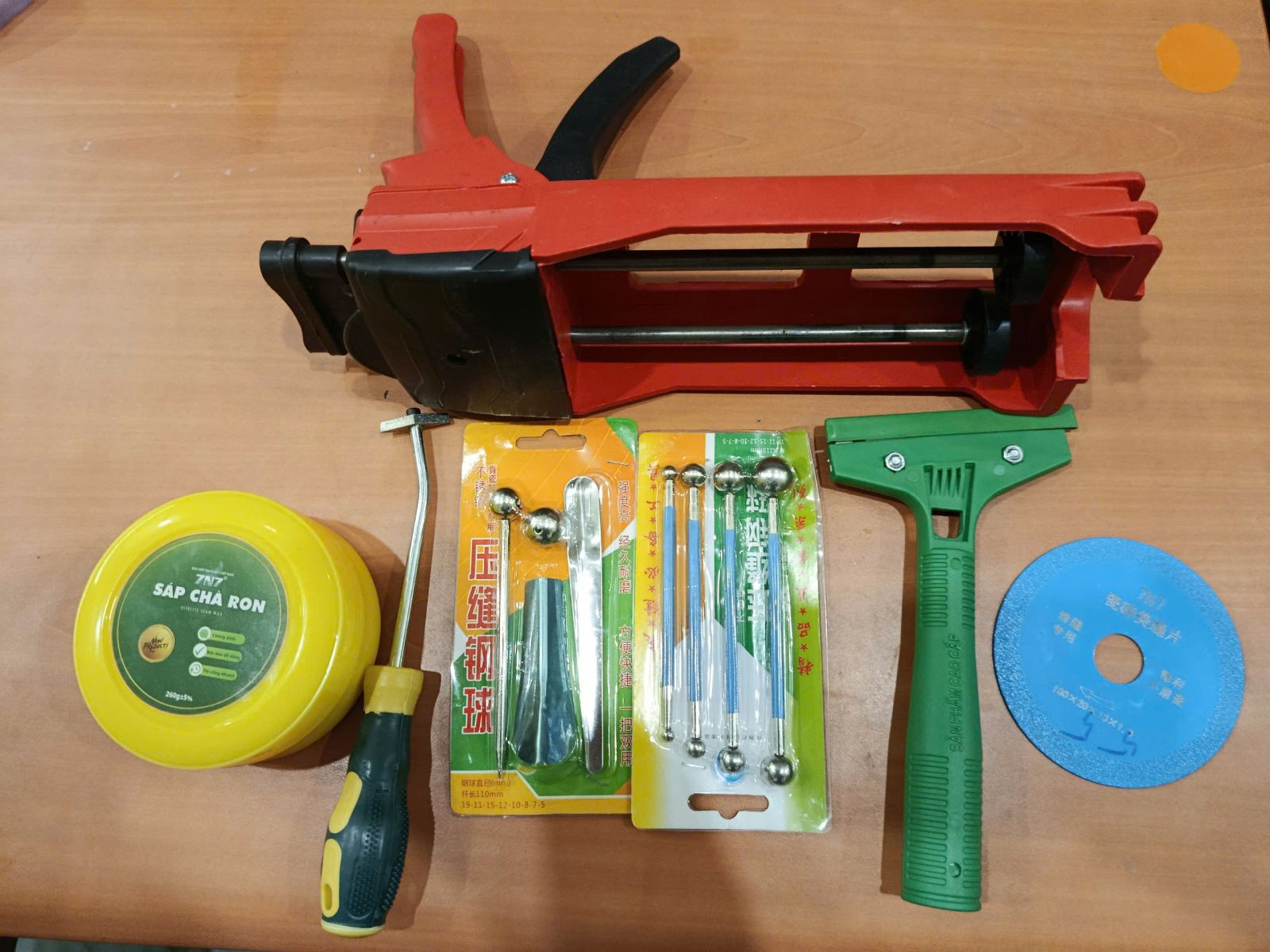 Bộ Dụng Cụ Thi Công Keo Chít Mạch 2 Thành Phần Cơ Bản