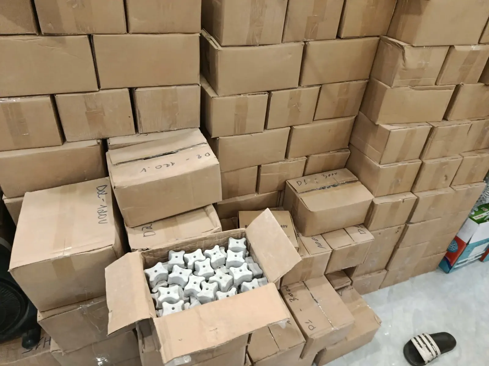Viên Kê Bê Tông DN2 Tại Tổng Kho Hồng Ngát