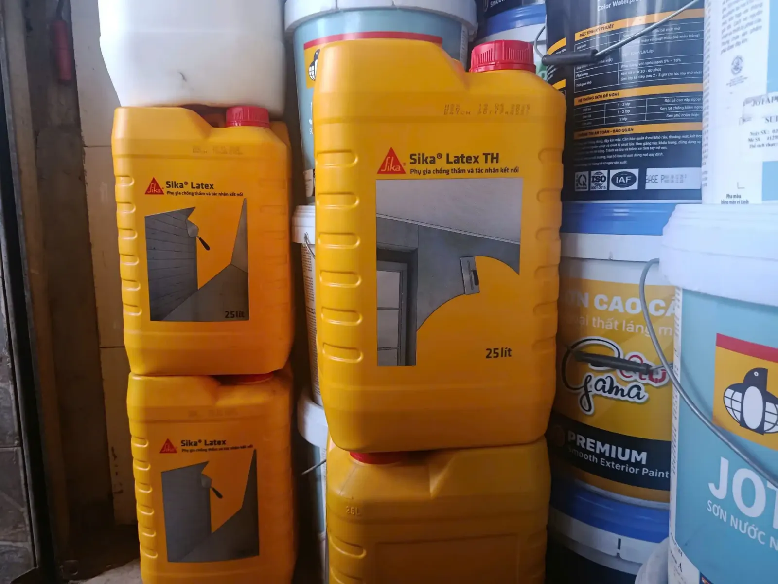 Sika Latex TH Tại VLXD Hồng Ngát