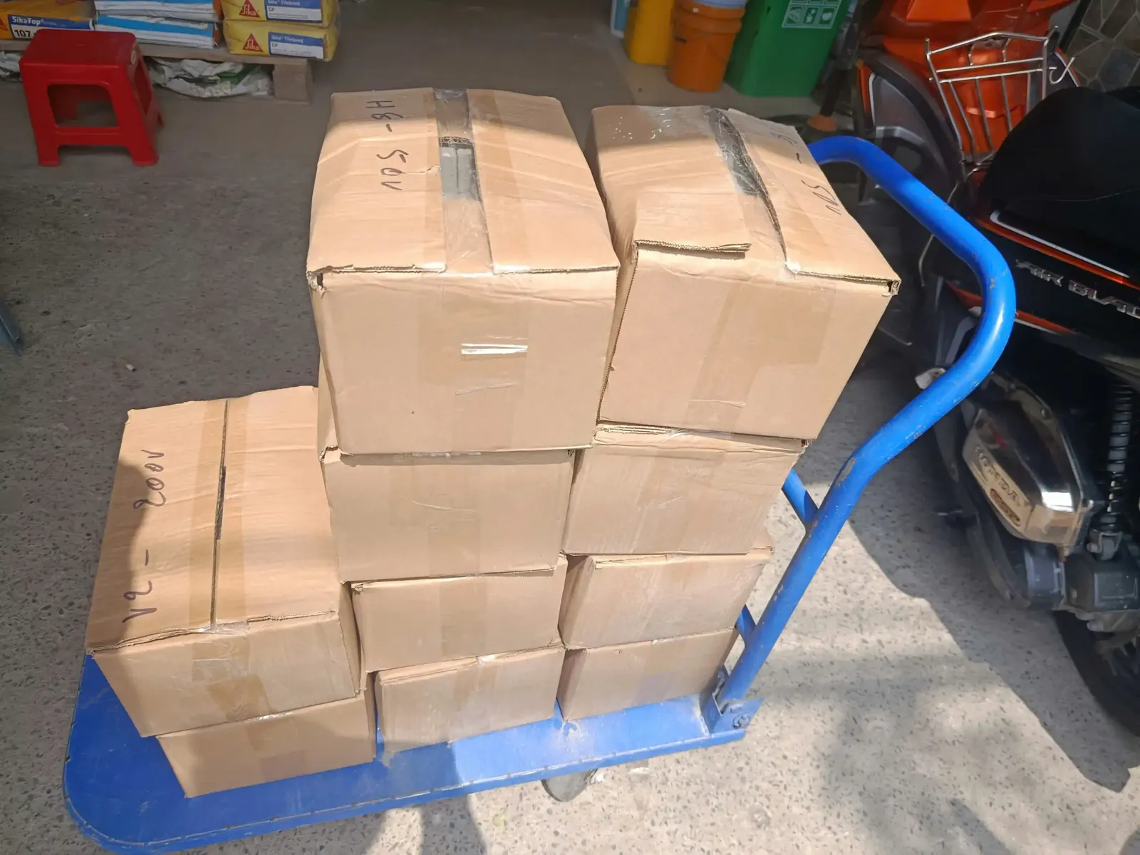cục kê bê tông cần giuộc - giao hàng